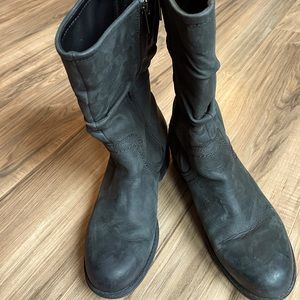 Clarks Artisan Mansi Juniper Leather Boots Dark Gray Women’s size 8m. So Comfy!